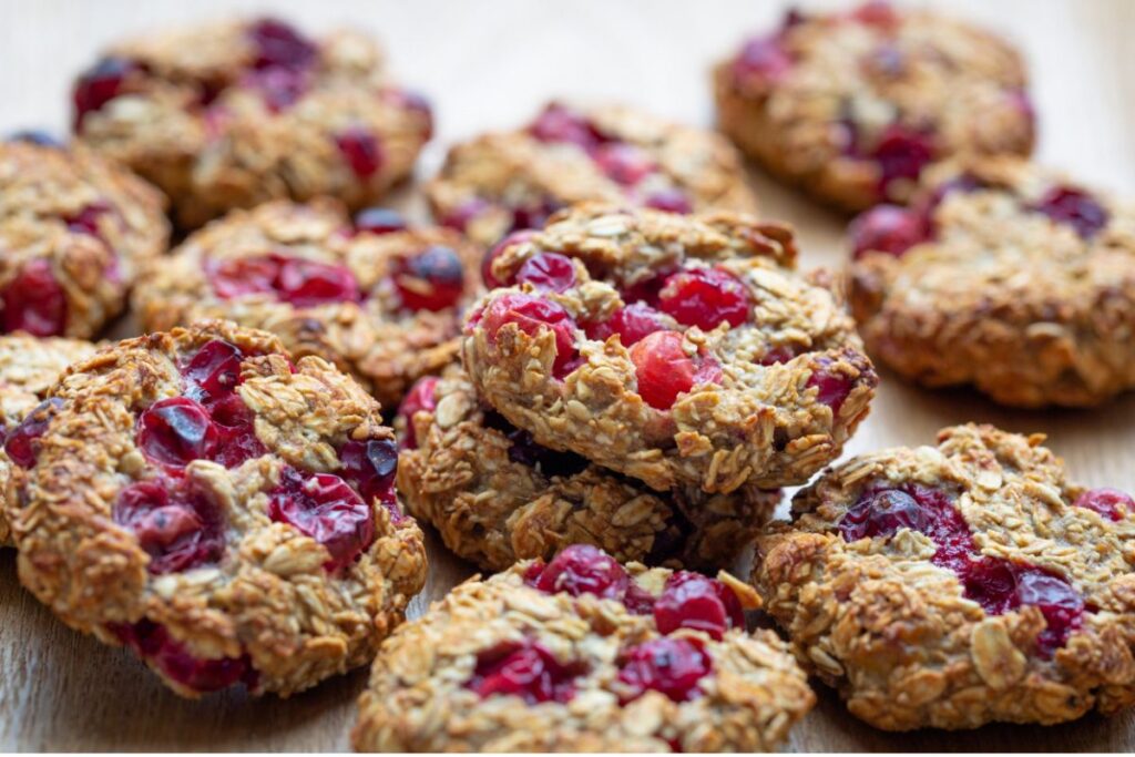 Easy strawberry cookies," "Cake mix cookie recipe," "Strawberry dessert cookies," "Quick strawberry cookies